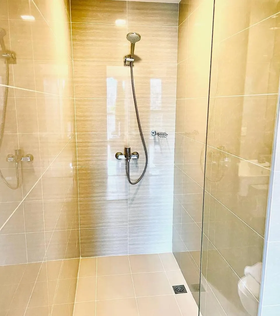 Thompson Suites - 2 Beds, Uptown Parksuites Tower 1 25F Manila 0*,  Philippines